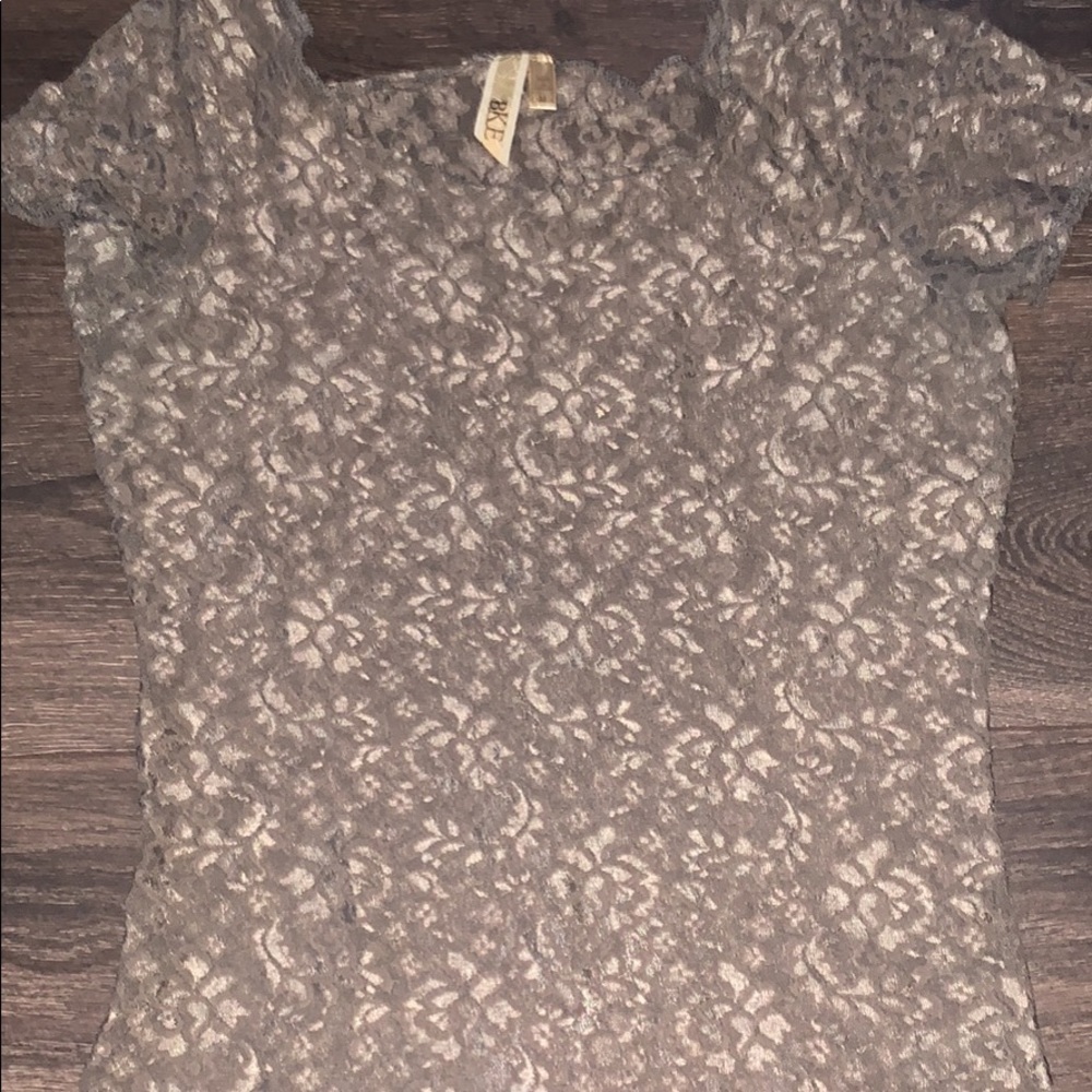 Beautiful brown sheer pull over short sleeve BKE